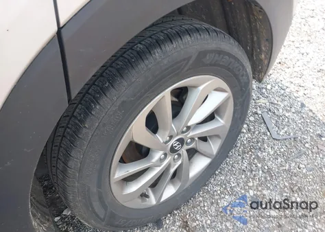 2018 Hyundai Tucson Se z USA, uszkodzony, nr VIN KM8J2CA42JU768621